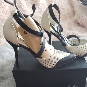 Shoe